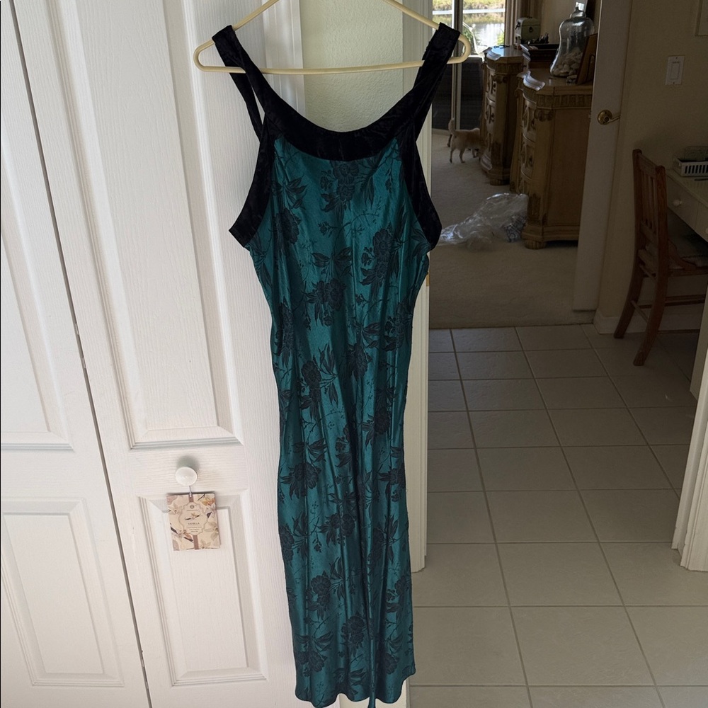 Elegant Teal and Black Floral nightgown and matching robe